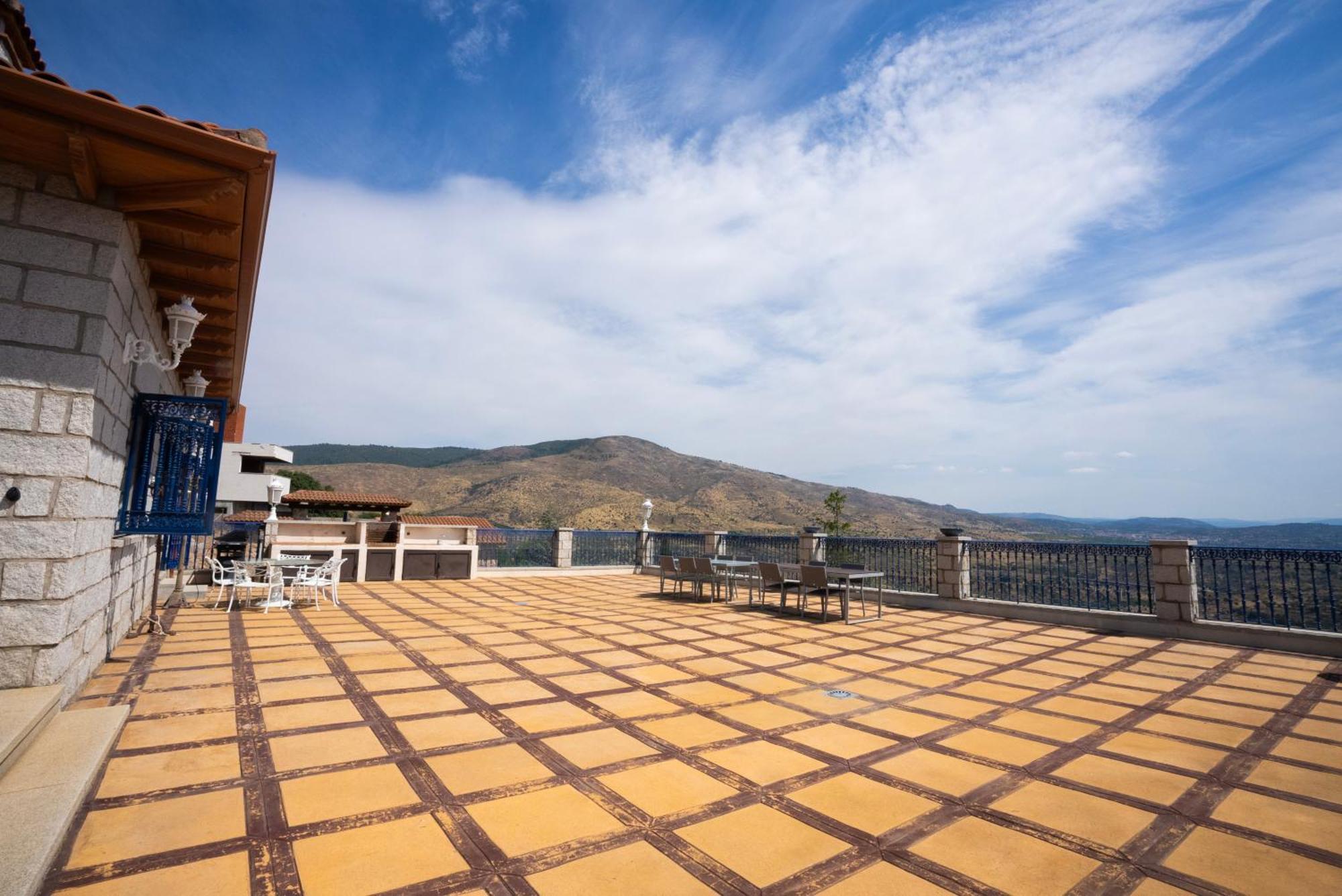 Mansion Con Jacuzzi A 40 Grados, Gran Piscina Y Padel Villa El Tiemblo Exterior photo