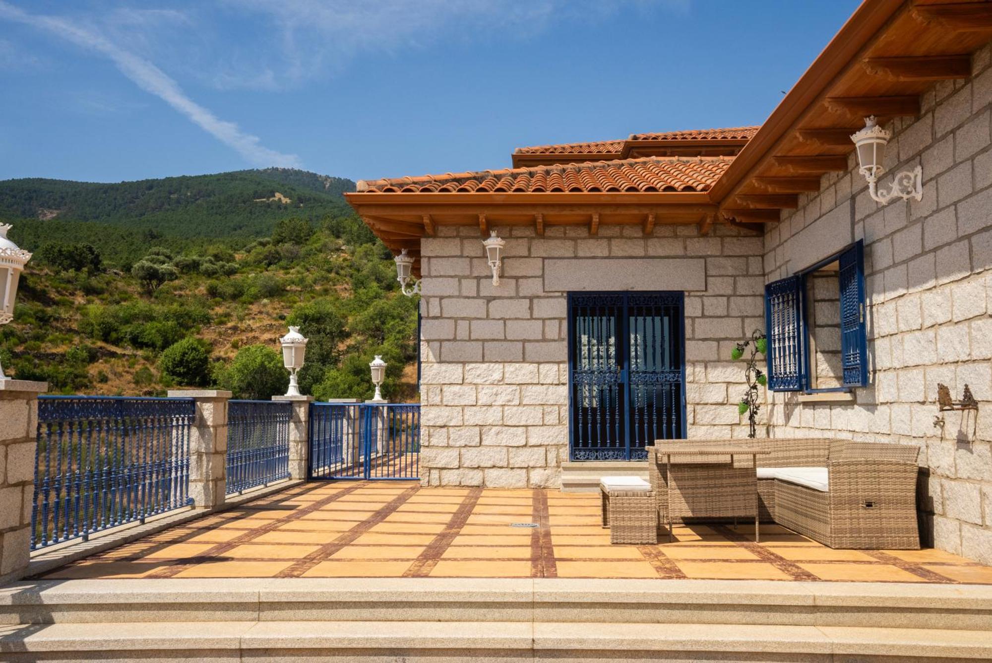 Mansion Con Jacuzzi A 40 Grados, Gran Piscina Y Padel Villa El Tiemblo Exterior photo