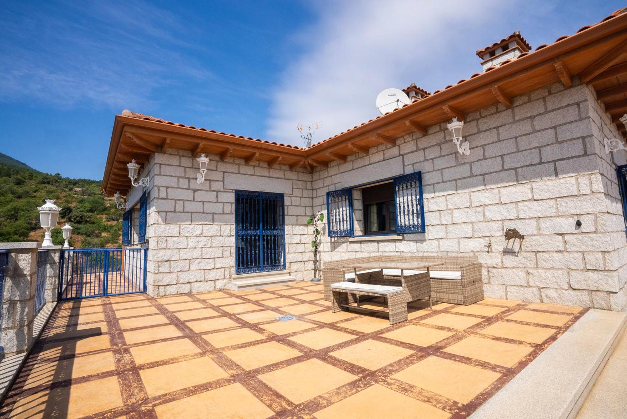 Mansion Con Jacuzzi A 40 Grados, Gran Piscina Y Padel Villa El Tiemblo Exterior photo